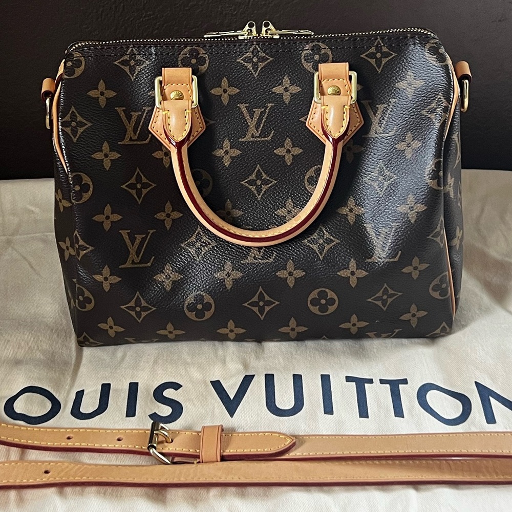 Speedy 25 Authentic Louis Vuitton 
in near EXCELLENT CONDITION